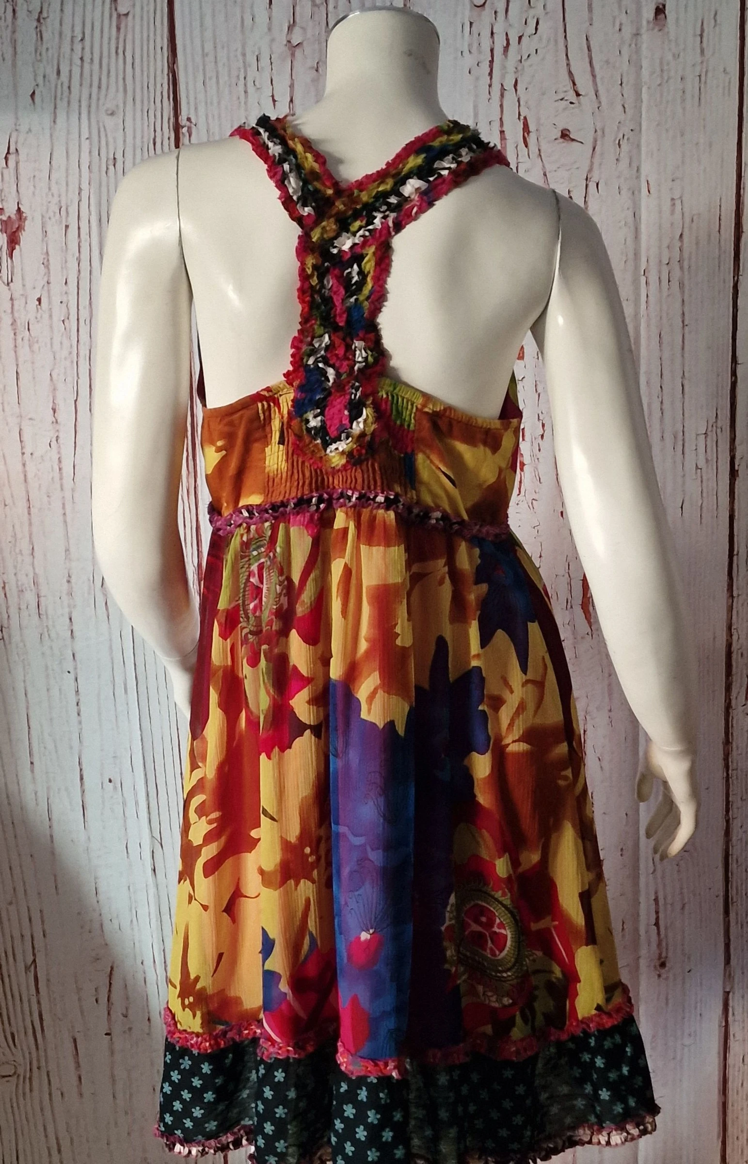 Vestido Curto Desigual Fúcsia Costas Entrelaçadas - Tamanho 38 (L) – photo 2